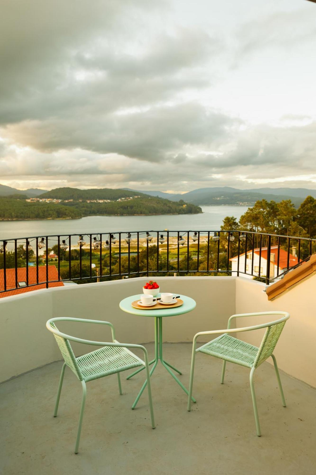 Villa Rosa Apartamentos En Casa Rural Con Vistas Panoramicas A La Ria Noia Eksteriør billede